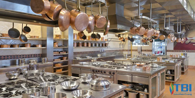 dac-diem-noi-bat-bep-au-6-hong-co-lo-nuong-dung-gas-inoxmientrung