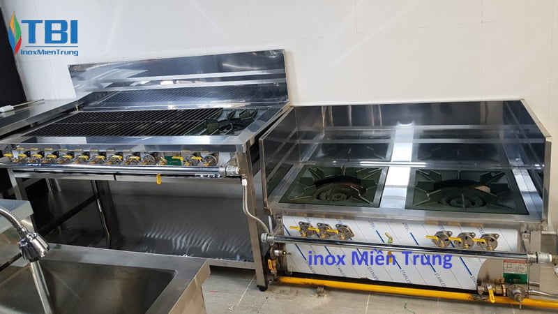 dac-diem-noi-bat-bep-gas-kieu-han-1-hong-lon-8-hong-nho