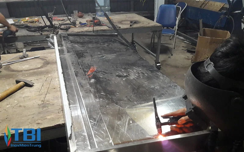 inox-thanh-anh-xuong-san-xuat-gia-cong-inox-hang-dau-ha-noi