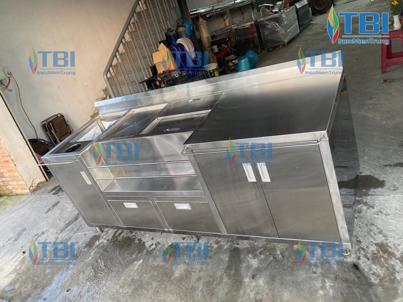 thiet-ke-va-thi-cong-lap-dat-quay-pha-che-bang-inox-inox-mientrung-3