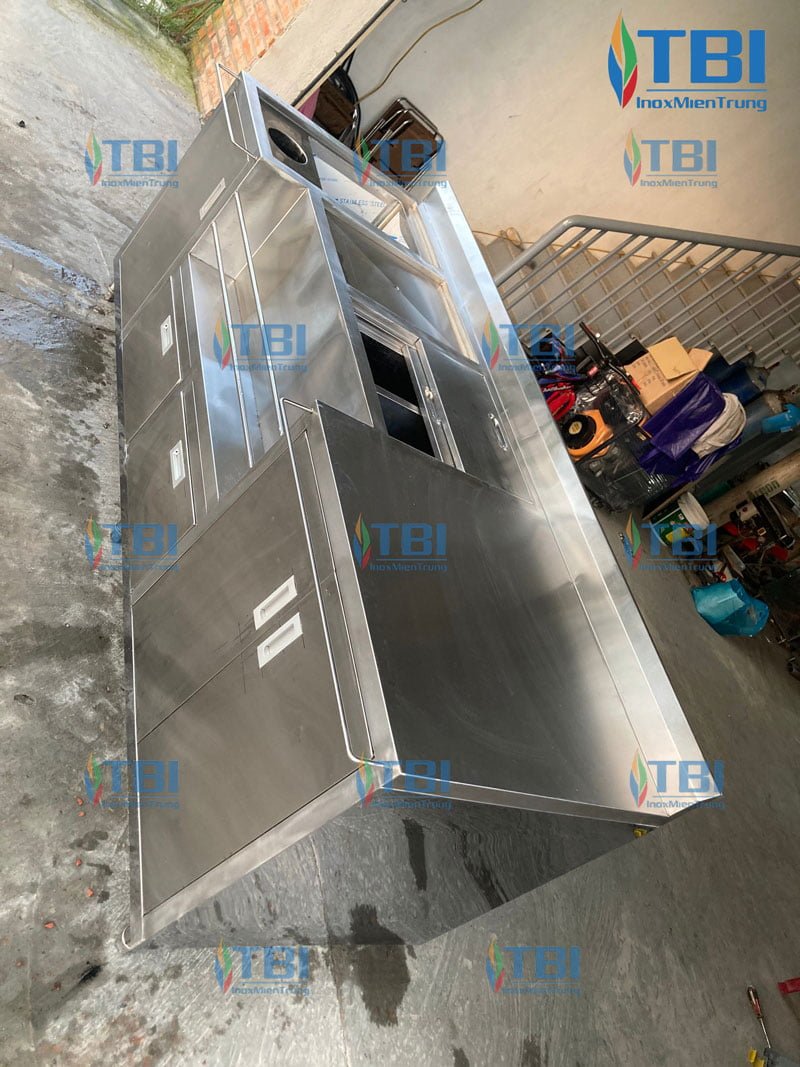 thiet-ke-va-thi-cong-lap-dat-quay-pha-che-bang-inox-inox-mientrung-5