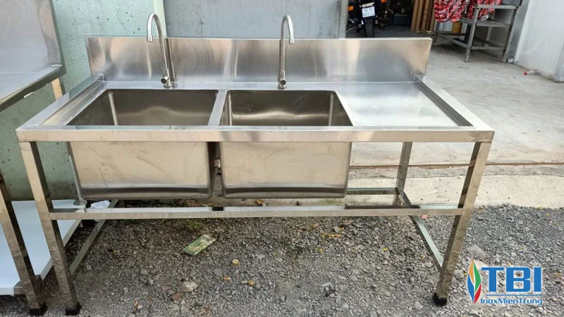 cong-ty-tnhh-san-xuat-thuong-mai-co-khi-hoang-gia-inoxmientrung