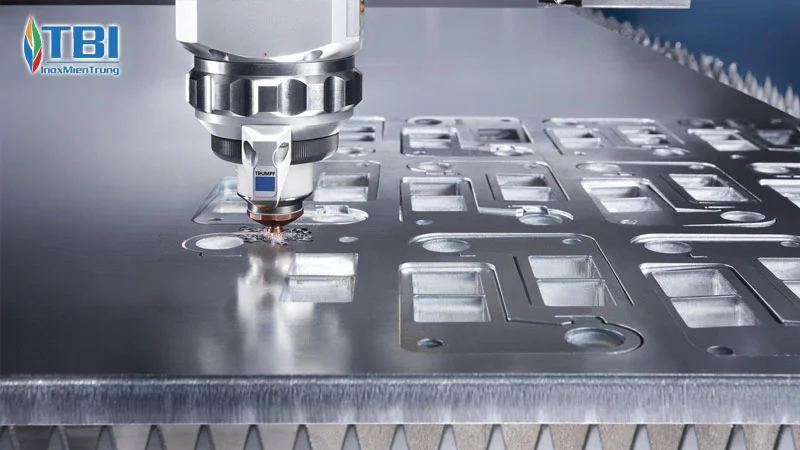 inox-vuong-tung-don-vi-gia-cong-inox-tai-binh-duong-inoxmientrung