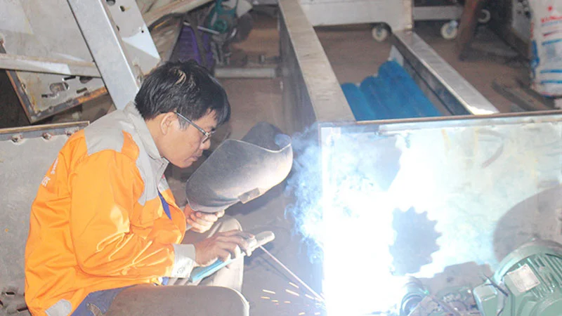 nha-may-co-khi-lam-dong-inoxmientrung