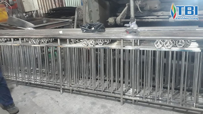co-so-san-xuat-nhom-sat-inox-duy-hinh-inoxmientrung
