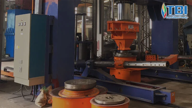 cong-ty-co-phan-cong-nghiep-hoang-anh-inoxmientrung