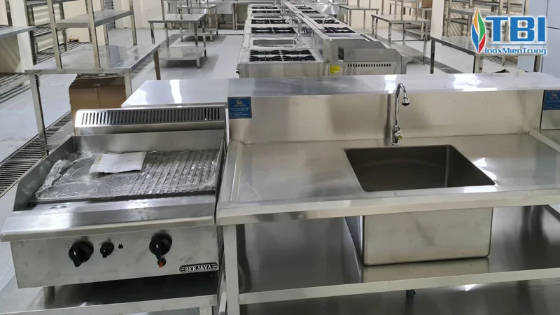 inox-anh-tuan-don-vi-cung-cap-bep-cong-nghiep-inox-tai-nghe-an-inoxmientrung