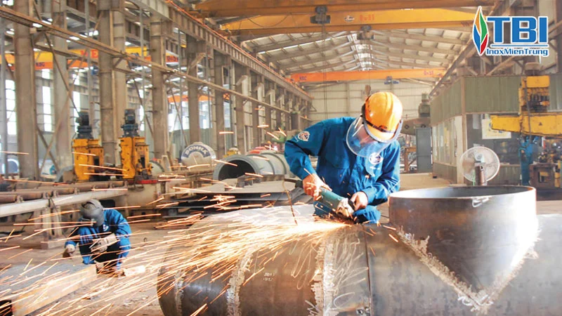 doanh-nghiep-tu-nhan-nam-da-co-khi-inoxmientrung