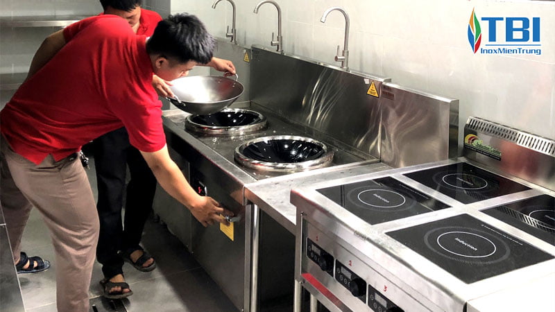 thiet-bi-bep-cong-nghiep-inox-tai-khanh-hoa-inoxmientrung