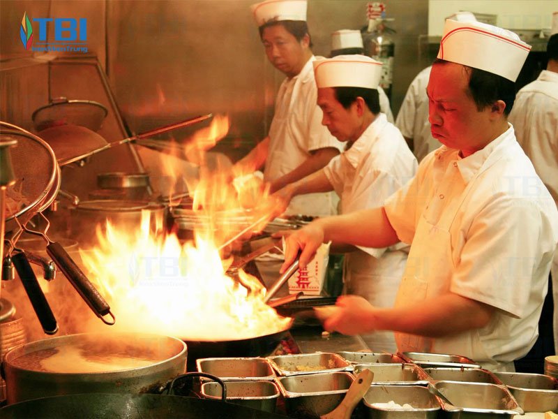 dung-bep-gas-2-hong-lon-4-hong-nho-nhu-the-nao-cho-dung-inoxmientrung