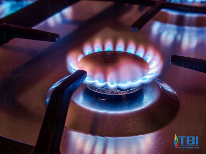 nhung-luu-y-khi-su-dung-bep-gas-1-hong-lon-6-hong-nho-inoxmientrung