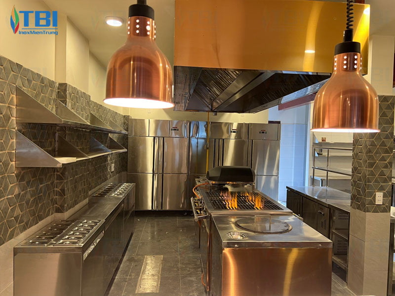 hinh-anh-thuc-te-khong-gian-bep-nha-hang-sau-khi-hoan-thien-2-inoxmientrung