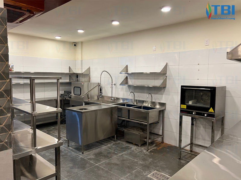 hinh-anh-thuc-te-khong-gian-bep-nha-hang-sau-khi-hoan-thien-7-inoxmientrung