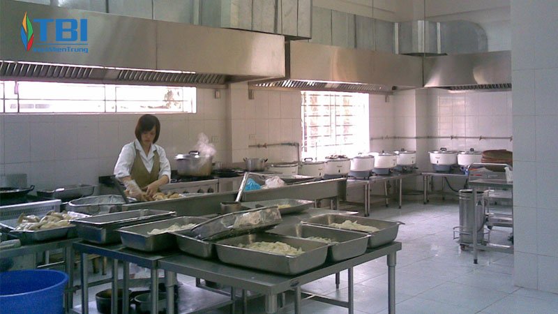 Tai-sao-nen-lap-dat-he-thong-hut-mui-cong-nghiep-inoxmientrung