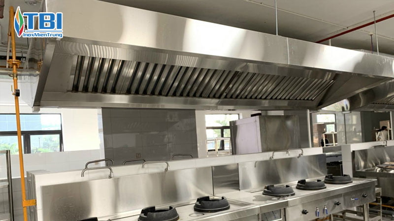 Vi-sao-can-lap-dat-he-thong-hut-mui-cong-nghiep-inoxmientrung