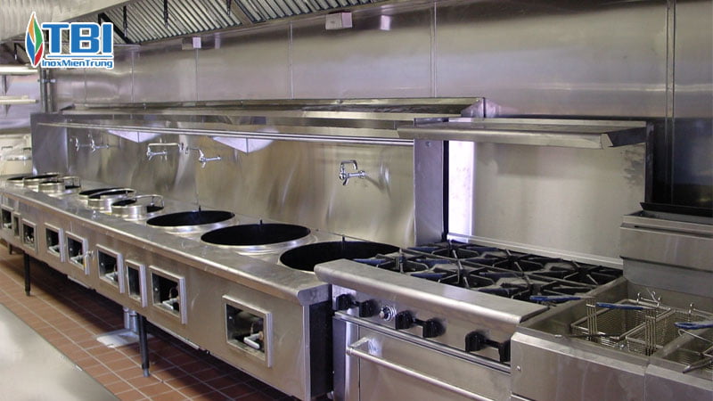 Cach-chon-bep-cong-nghiep-phu-hop-voi-nha-hang-inoxmientrung