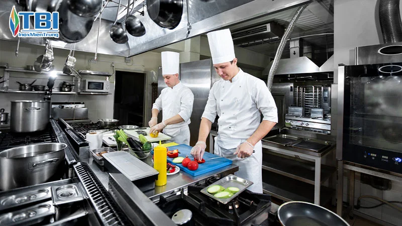 Luu-y-trong-qua-trinh-su-dung-bep-cong-nghiep-inoxmientrung
