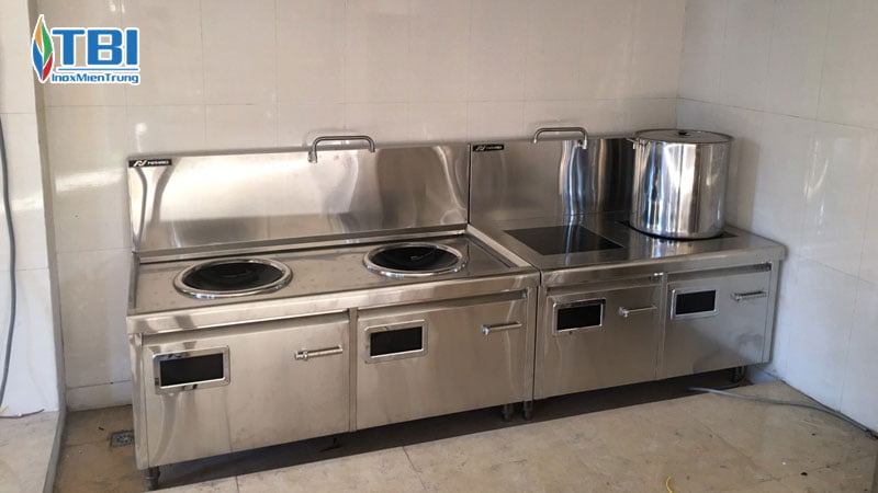 Nhung-dac-diem-cua-bep-cong-nghiep-inoxmientrung
