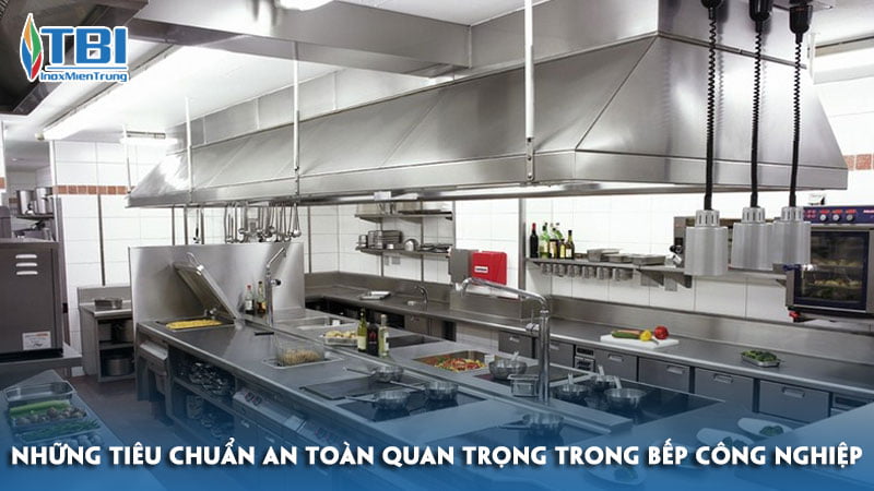 Nhung-tieu-chuan-an-toan-quan-trong-trong-bep-cong-nghiep-inoxmientrung