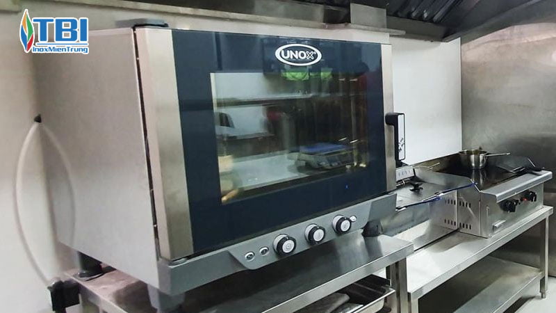 Nhung-tinh-nang-noi-bat-cua-lo-nuong-cong-nghiep-inoxmientrung