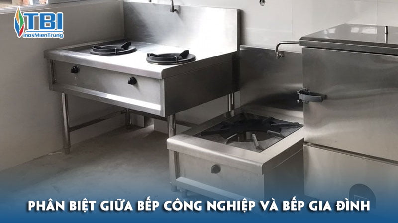 Phan-biet-giua-bep-cong-nghiep-va-bep-gia-dinh-inoxmientrung