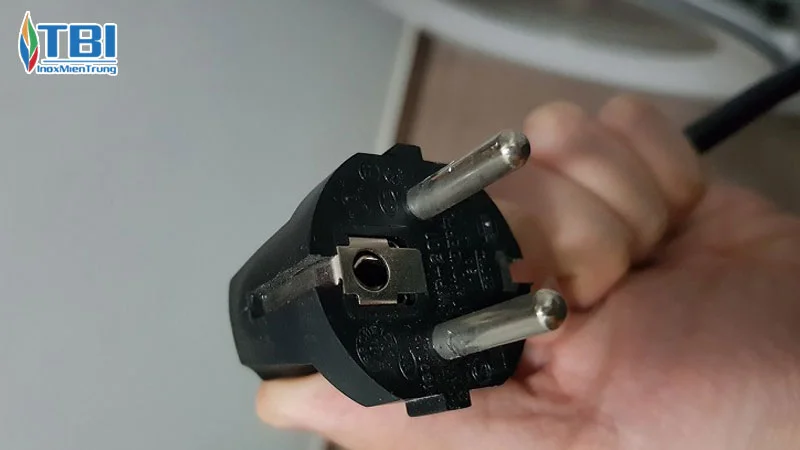 Phich-cam-dien-tu-lanh-bi-hong-inoxmientrung