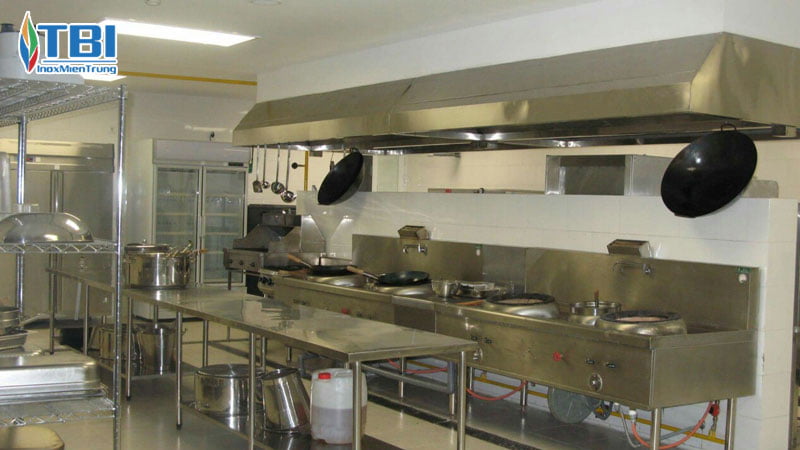 Tai-sao-nen-lap-dat-bep-cong-nghiep-1-inoxmientrung