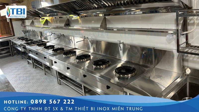 Thi-cong-bep-nha-hang-met-hoi-an-inoxmientrung