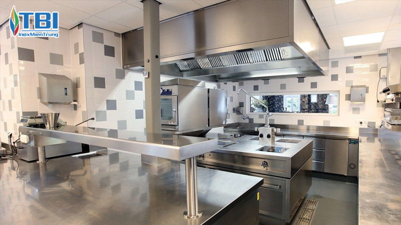 Cac-xu-huong-thiet-ke-bep-cong-nghiep-hien-dai-inoxmientrung