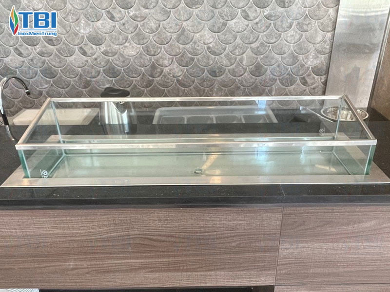 Dia-chi-mua-khay-kinh-trung-bay-hai-san-uy-tin-inoxmientrung