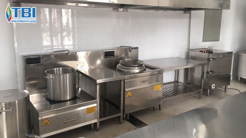 Giam-nhiet-do-moi-truong-trong-nha-bep-inoxmientrung