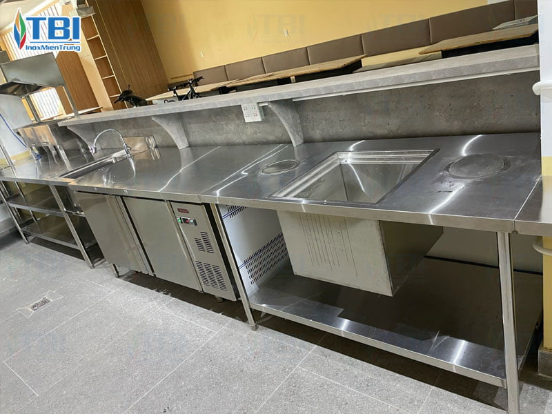 Hinh-anh-cong-trinh-bep-nha-hang-nhat-misaki-sushi-bar-grill-1-inoxmientrung