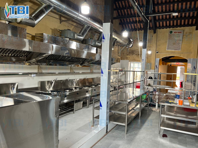 Hinh-anh-thuc-te-cua-bep-nha-hang-met-hoi-an-khi-hoan-thien-1-inoxmientrung