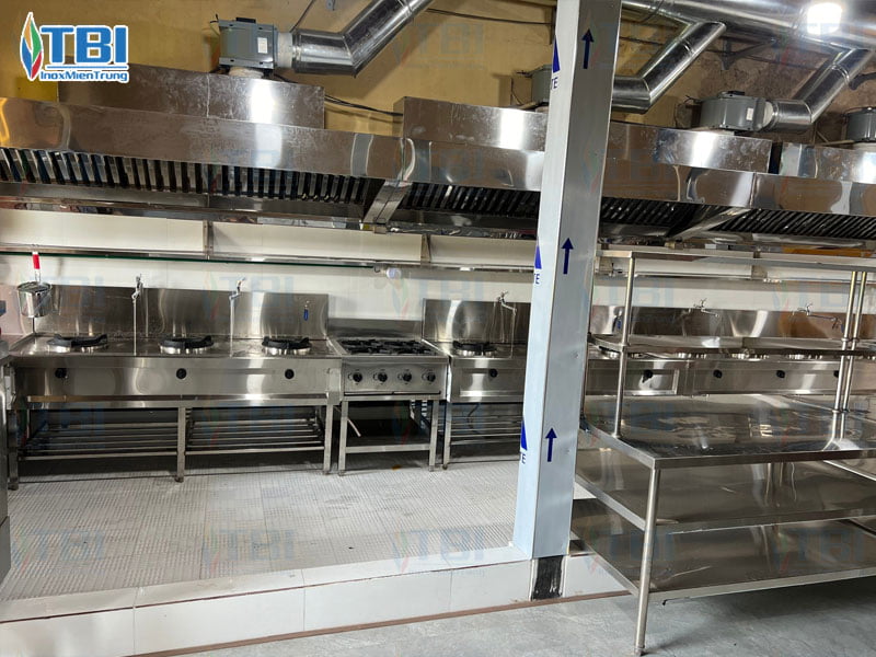 Hinh-anh-thuc-te-cua-bep-nha-hang-met-hoi-an-khi-hoan-thien-inoxmientrung
