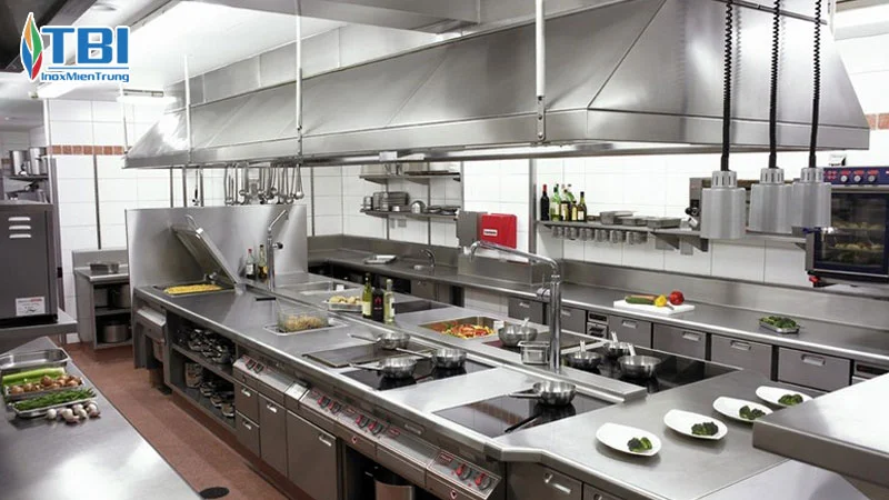 Nhung-tieu-chuan-trong-thiet-ke-bep-cong-nghiep-inoxmientrung