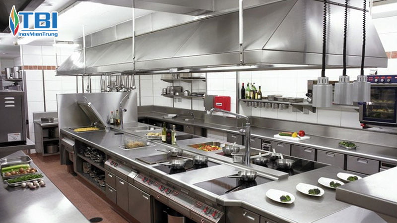 Thay-the-den-dien-bang-den-nang-luong-mat-troi-inoxmientrung