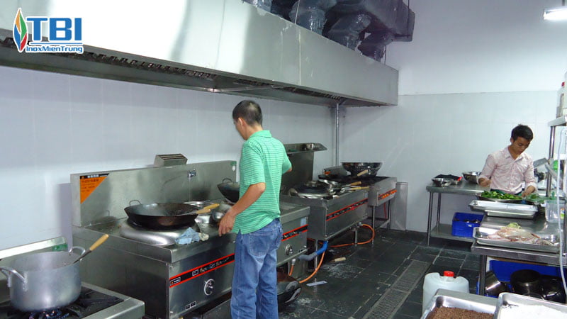 Ve-sinh-bep-cong-nghiep-bao-lau-mot-lan-inoxmientrung