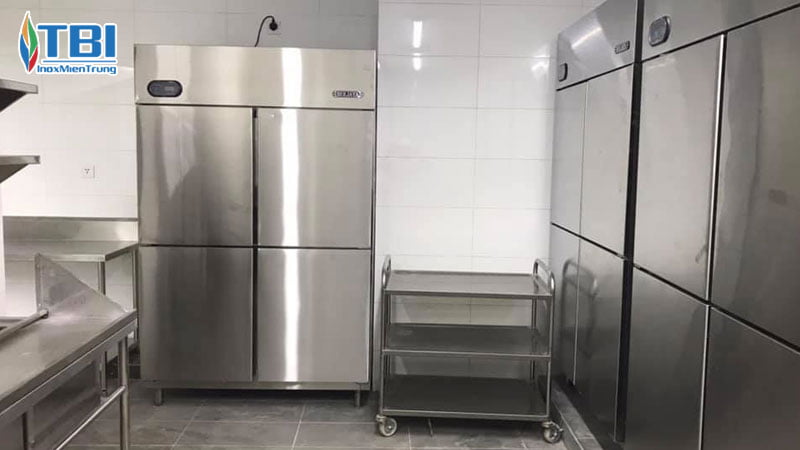 Ve-sinh-tu-lanh-va-tu-dong-inoxmientrung