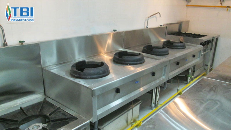 Cong-dung-cua-bep-a-cong-nghiep-inoxmientrung