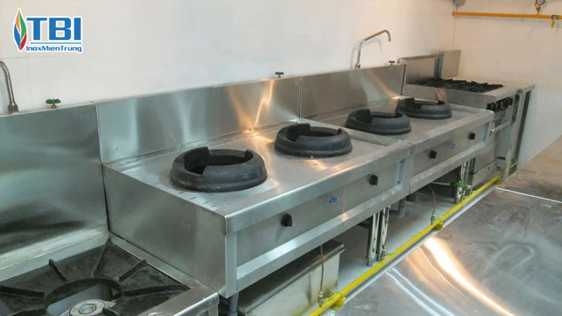 Cong-dung-cua-bep-a-cong-nghiep-inoxmientrung