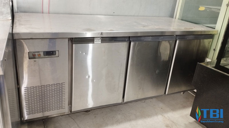 Dac-diem-noi-bat-cua-ban-mat-cong-nghiep-inoxmientrung