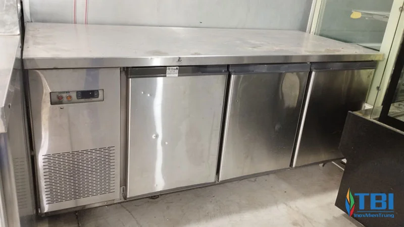 Dac-diem-noi-bat-cua-ban-mat-cong-nghiep-inoxmientrung