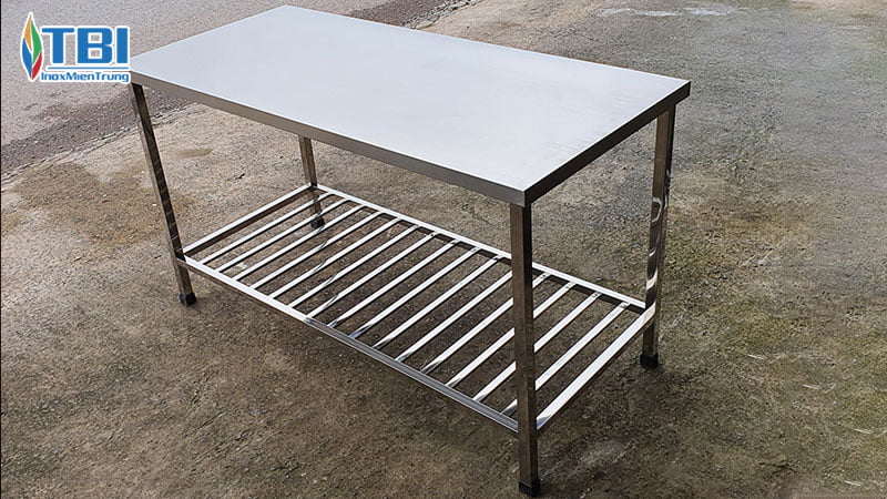 Gioi-thieu-ve-ban-soan-ban-so-che-inox-inoxmientrung