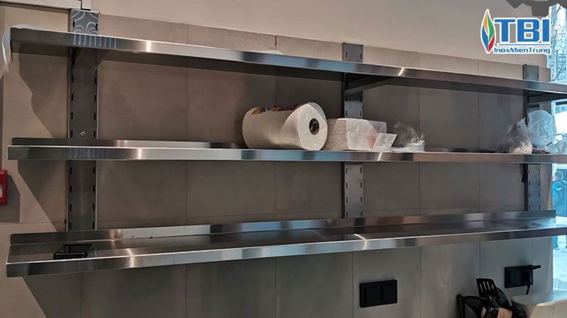 Ke-inox-treo-tuong-inoxmientrung