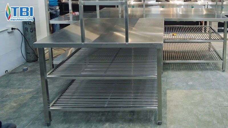 Luu-y-khi-lua-chon-ban-soan-ban-so-che-dat-chuan-inoxmientrung