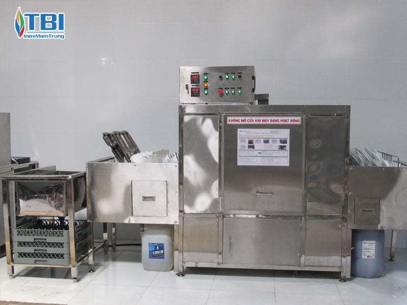 May-rua-chen-cong-nghiep-bang-chuyen-inoxmientrung