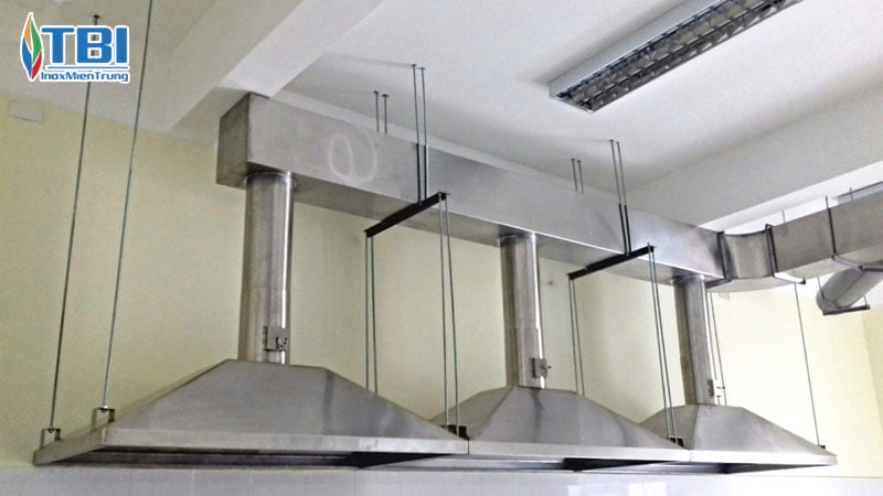 Tam-quan-trong-cua-chup-hut-mui-cong-nghiep-inoxmientrung
