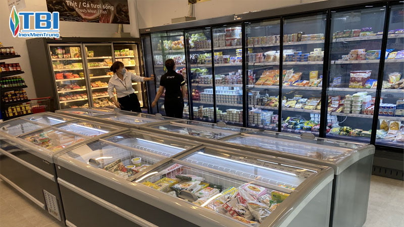 Tu-trung-bay-dong-lanh-la-gi-inoxmientrung