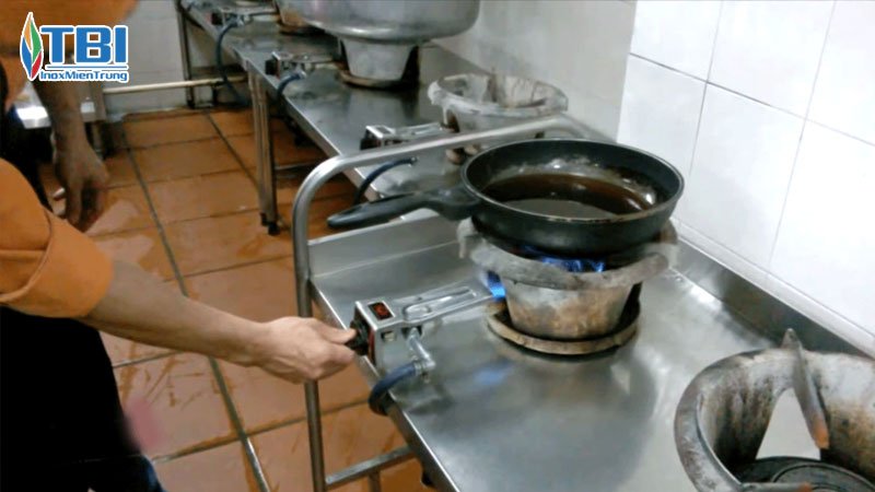 Uu-diem-cua-bep-gas-cong-nghiep-inoxmientrung