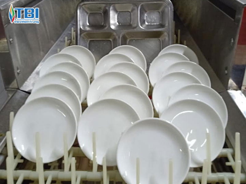 Uu-nhuoc-diem-cua-may-rua-chen-cong-nghiep-1-inoxmientrung